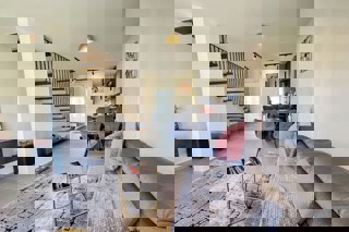 Casa moderna su tre piani
