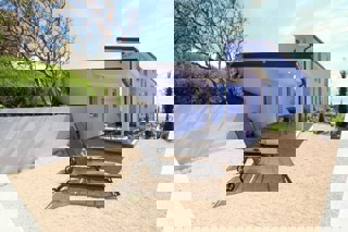 Casa moderna in riva al mare