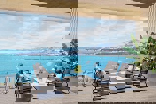 Attico in un complesso residenziale in prima fila sul mare