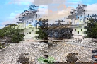 Casa da ristrutturare con vista mare