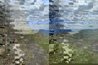 Ampio terreno con area edificabile e vista mare