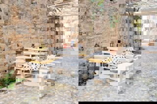 Casa in pietra in posizione pittoresca - vicino al mare