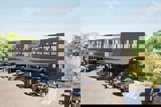 Moderna casa unifamiliare con giardino e terrazza privati