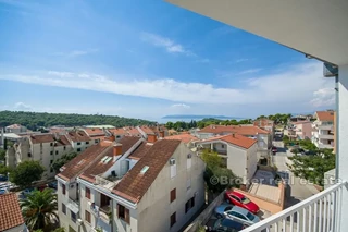 Appartamento duplex con vista mare, in vendita