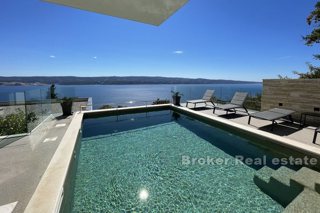 Villa con piscina e vista mare aperta