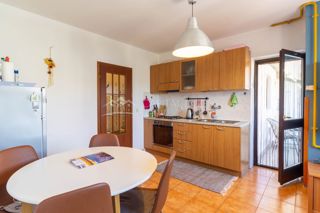 Appartamento con balcone, Pola, Veruda