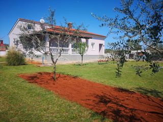 Casa con ampio giardino, Valtura, Pola