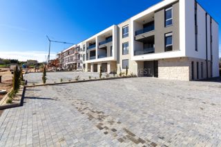 Appartamento con tre camere da letto, due balconi, nuova costruzione, Pola, Istria