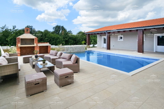 Casa con piscina su un ampio terreno, Štokovci, Istria