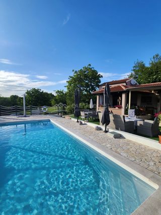 Due case, terreno edificabile, Barban, Istria