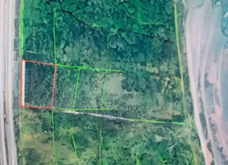 Terreno agricolo in un ambiente tranquillo – Baderna, Parenzo (9.026 m² + opzione aggiuntiva)