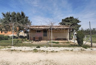 ISTRIA, POLA – Terreno agricolo con casa, a 1500 m dal mare