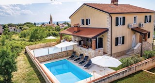 Istria, casa bifamiliare con piscina e vista mare, a 400 m dalla spiaggia