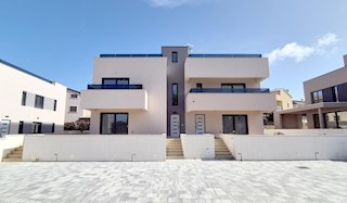 Parenzo - Moderno appartamento con 3 camere da letto, terrazza panoramica e vista mare