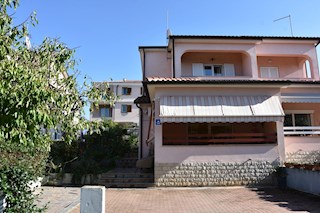 Parenzo, carina casa bifamiliare, non lontano dal centro della città
