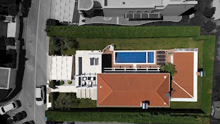 ESCLUSIVO: Il tuo resort privato con piscina di 54 m2 sulla costa occidentale dell'Istria