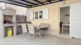 Casa a schiera con jacuzzi – a 800 m dal mare, zona di Parenzo