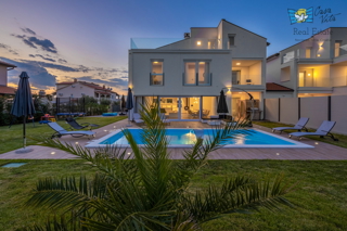 Villa moderna splendidamente decorata nelle vicinanze della città di Parenzo!