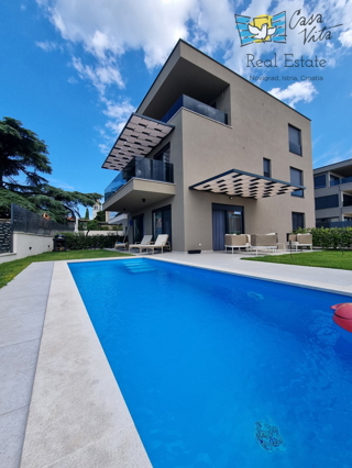 ISTRA, TAR - Ampio appartamento con piscina