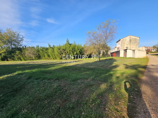 POREČ, TERRENO EDIFICABILE PER 6 APPARTAMENTI