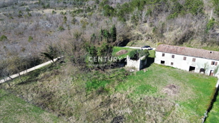 GROŽNJAN, IN VENDITA SPLENDIDA PROPRIETÀ CON VISTA APERTA SULLA NATURA