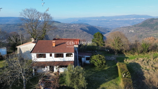 ISTRA, SOVINJAK, CASA CON BEL GIARDINO E SPLENDIDA VISTA