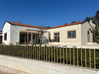BADERNA, IN VENDITA SPLENDIDA NUOVA CASA AL PIANO TERRA CON PISCINA E VISTA SULLA NATURA