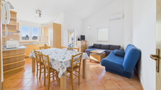 VABRIGA, IN VENDITA APPARTAMENTO BILOCALE AL 1° PIANO A 800 M DAL MARE