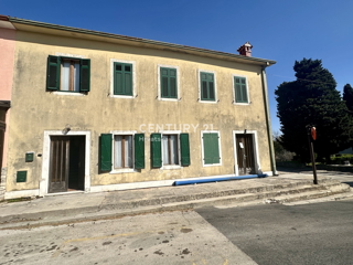 LABIN, NEDEŠĆINA, CASA CON AMPIE CAMERE DA LETTO, EX HOTEL NEL CENTRO DEL PAESE