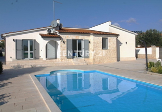 POREČ, VENDESI CASA, PIANO TERRA A SOLI 7 KM DAL CENTRO E DAL MARE