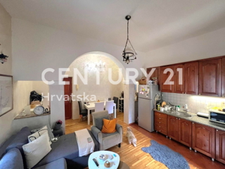 POREČ, SPLENDIDO APPARTAMENTO NEL CENTRO DELLA CITTÀ