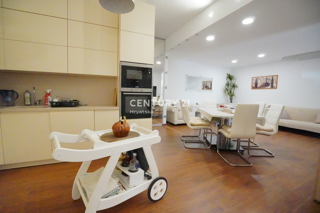 POREČ, IN VENDITA APPARTAMENTO TRILOCALE, PIANO TERRA CON GIARDINO A SOLI 600 M DAL MARE