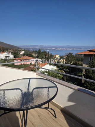 Lovran appartamento attraente a distanza pedonale dal mare