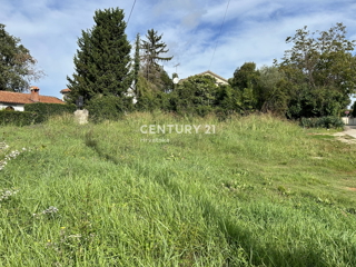 POREČ, 2 KM DAL MARE TERRENO OTTIMO PER CASA INDIPENDENTE O VILLETTA A SCHIERA DUPLEX