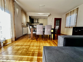 Poreč, appartamento completamente arredato e pronto per essere abitato a soli 400 metri dalla spiaggia