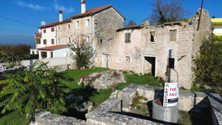 KANFANAR, CASA IN PIETRA CON MOLTO POTENZIALE NEL CENTRO DEL PAESE