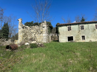 GROŽNJAN, IN VENDITA SPLENDIDA PROPRIETÀ CON VISTA APERTA SULLA NATURA