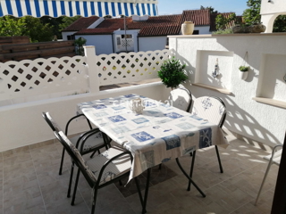 BARBARIGA, VENDESI APPARTAMENTO AL PIANO TERRA CON TERRAZZA, A 500 M DAL MARE