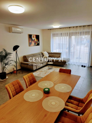 ISTRA, FUNTANA, VENDESI BEL APPARTAMENTO TRILOCALE AL PIANO TERRA