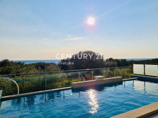Umago, dintorni, appartamento con vista mare a soli 250 metri dal mare