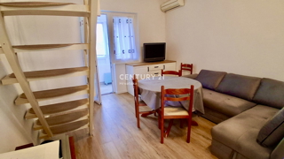 POREČ, ČERVAR PORAT, APPARTAMENTO SU DUE LIVELLI A SOLI 150 METRI DALLA SPIAGGIA