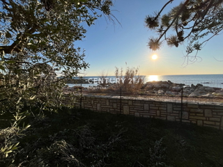 UMAG, DUE VILLETTE AL PIANO TERRA CON ACCESSO DIRETTO ALLA SPIAGGIA