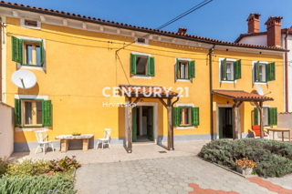 MARČANA, CASA CON DUE CAMERE DA LETTO NEL CENTRO DEL PAESE