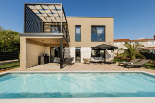 TAR, NUOVA, MODERNA CASA CON PISCINA IN CENTRO, A 3 KM DAL MARE