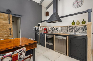 POREČ, VENDESI CASA RISTRUTTURATA CON PISCINA AI MARGINI DELLA PIANURA A SOLI 4 KM DAL MARE