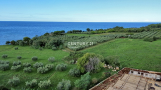 Umag, duplex casa a soli 150 metri dalla spiaggia con vista panoramica e aperta sul mare