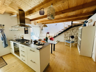 ROVIGNO, CENTRO, APPARTAMENTO RISTRUTTURATO IN OTTIMA POSIZIONE NEL CUORE DI ROVIGNO