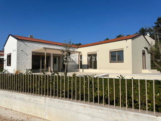BADERNA, IN VENDITA SPLENDIDA NUOVA CASA AL PIANO TERRA CON PISCINA E VISTA SULLA NATURA