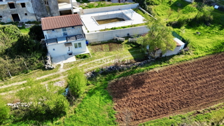 Labin, Nedešćina, casa in pietra ristrutturata con garage e bel giardino