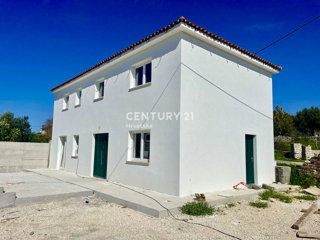 SVETI LOVREČ, DINTORNI, CASA IN PIETRA RISTRUTTURATA IN OTTIMA POSIZIONE